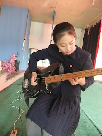 PyongYang2011SlapBass.JPG