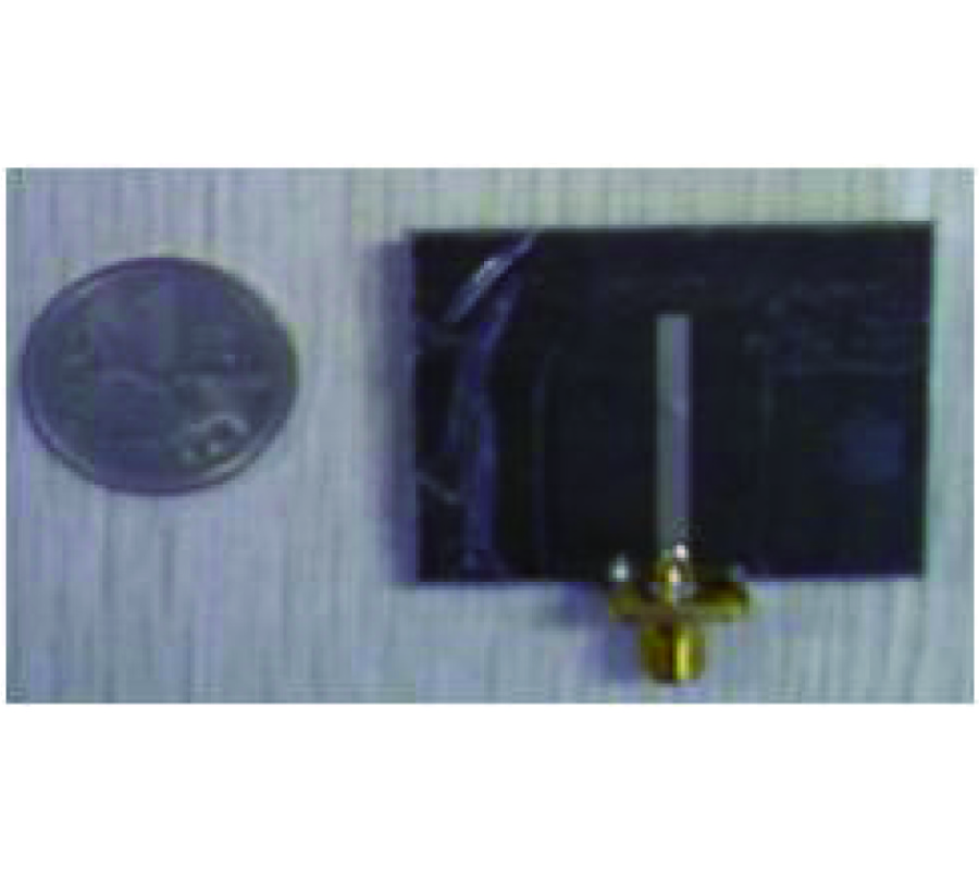 APERTURE COUPLED MICROSTRIP ANTENNA WITH LOW RCS