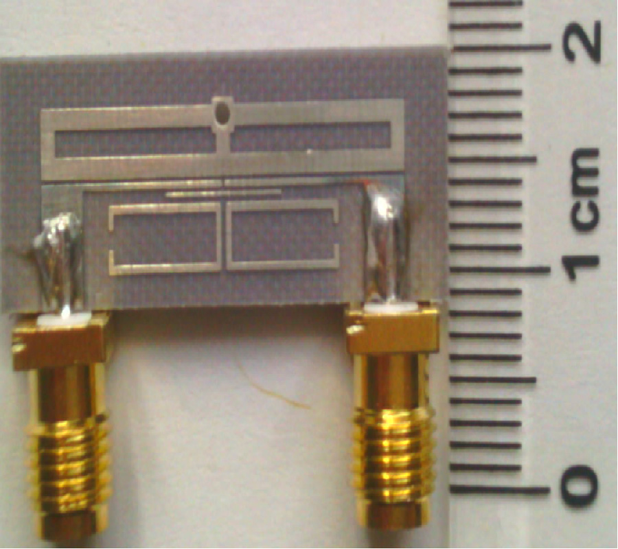 DUAL-BAND BANDPASS FILTER INCORPORATING DUAL-MODE AND SINGLE-MODE RESONATORS