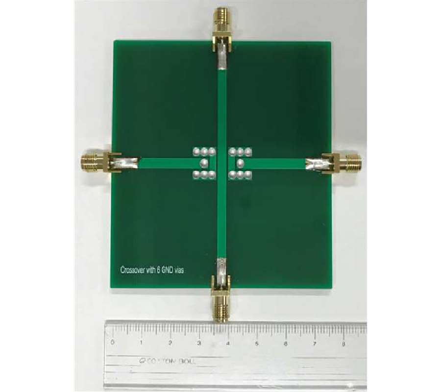 MICROSTRIP CROSSOVER ON FR-4 SUBSTRATE