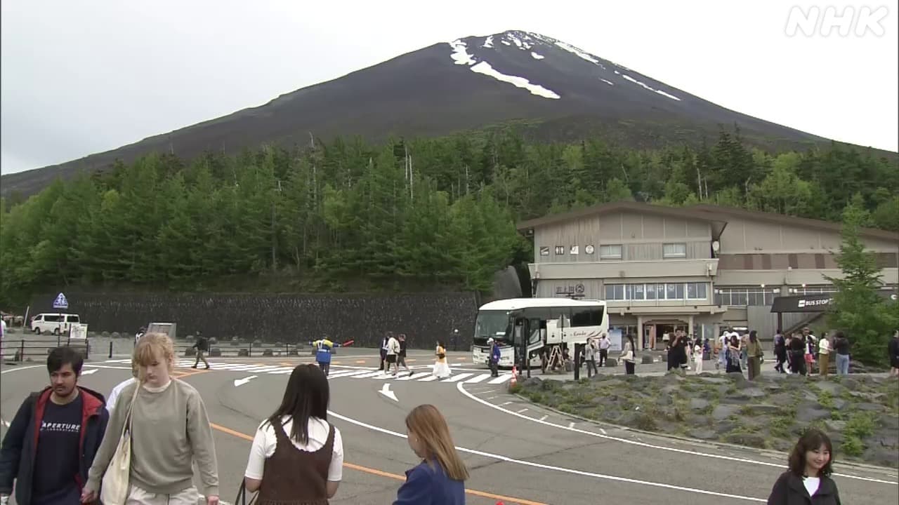 富士山 5合目にゲート設置 登山者数の管理や通行料徴収で 山梨県