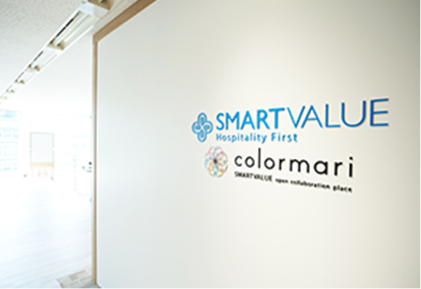 SMARTVALUEとcolomariのロゴ画像