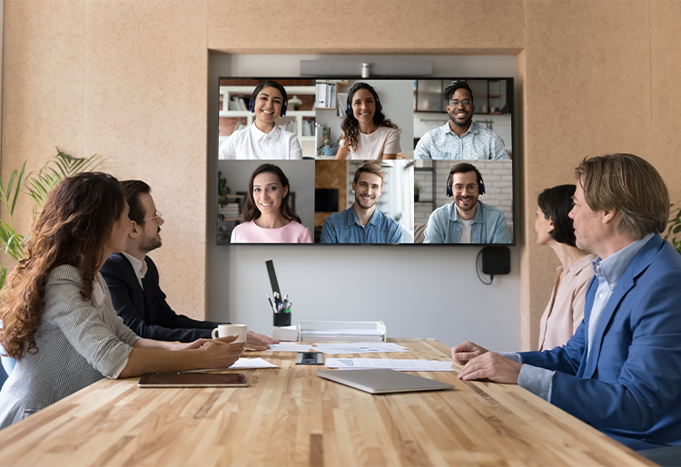 ZoomやMicrosoft Teamsの会議に参加できる会議室を構築！お役立ちソリューションのご紹介