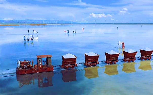 重庆到青海湖旅游_[0自费]青海茶卡盐湖+青海湖+金银滩草原双动四日旅游<青海旅游，重庆出发动车往返四日游，游青海湖二郎剑+茶卡盐湖天空壹号+金银滩草原+赠《印象茶卡》策马演艺！>