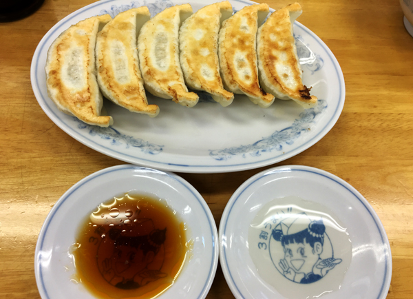 「餃子は酢だけでいい！」と中国の友人が言うから試してみたら…目からウロコのウマさやないか!! もう、昔の私には戻れないわ…