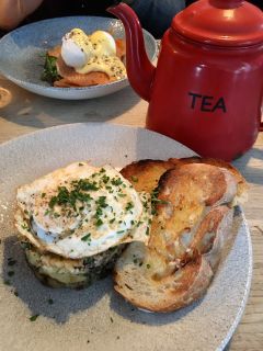 Checked in at Ard Bia at Nimmos. Black pudding hash and a pot of tea — with Jessica