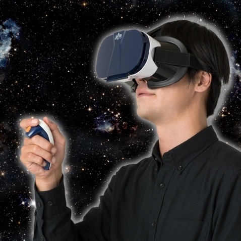 コレ着けてたら浮くわ…宇宙で！　1万円で買えるVR宇宙探検