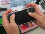 スマホでゲームするなら便利なクリック感アリのスマホ用L/Rボタン