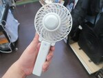 ペルチェ式冷却プレートが合体したありそうでなかったハンディ扇風機