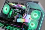 「光ってればゲーミングPC」という風潮に断固NO！ 究極のライトアップPCを紹介しよう