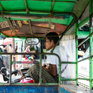 Driver fiddling with smartphone for killing time