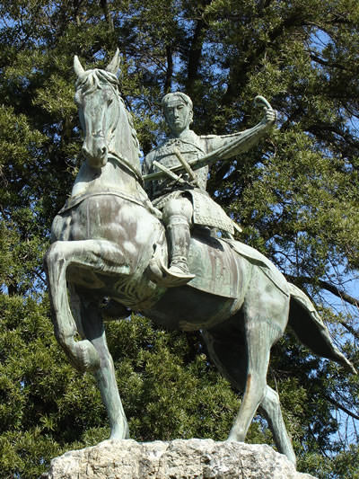 高杉晋作、功山寺挙兵の銅像