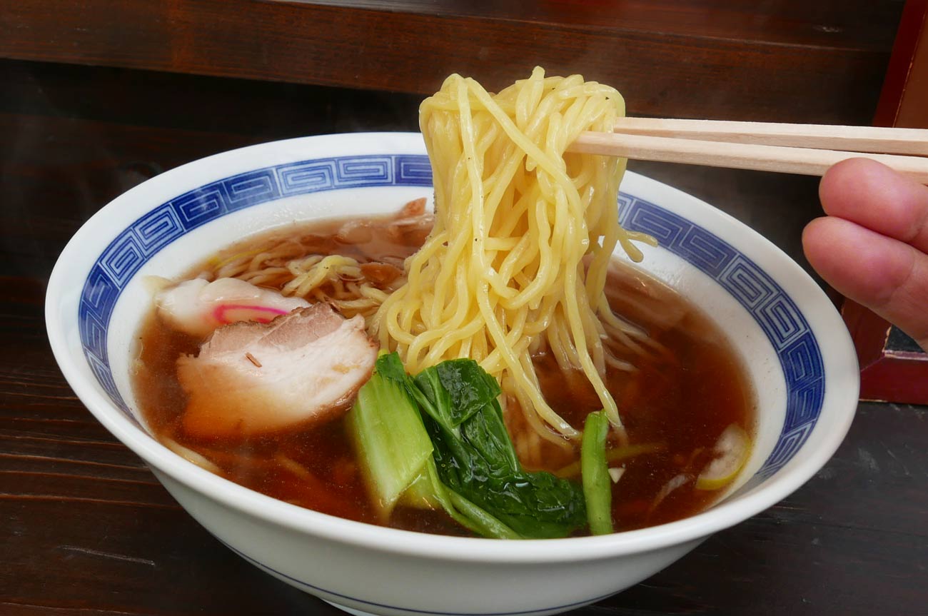 ラーメンの麺アップ