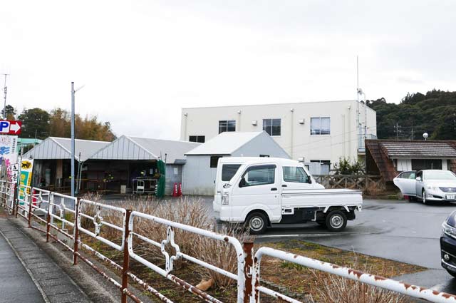 味彩館の駐車場