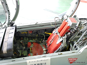 T-4 コックピット - 入間航空祭 2011 にいってきた