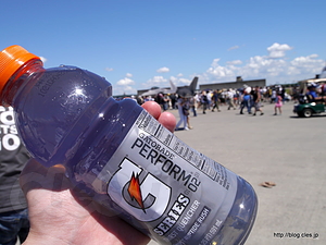 国内ではあまり見かけないゲータレード - 横田基地日米友好祭 2012 で F-22 Raptor を見てきた