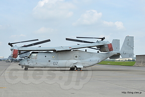 主翼を折りたたんだ MV-22B オスプレイ （8028 EP 07） - 横田で MV-22B オスプレイの内部を見学