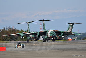 タキシングする C-1 - 入間といえば C-1 の編隊（変態）飛行（入間航空祭 2016）