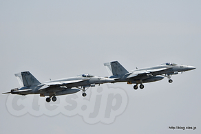 F∕A-18E Super Hornet （166906/NF403, 168364/NF202）の離陸 - NAF Atsugi Spring Festival 2017 の飛行訓練(？)