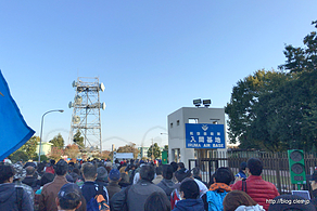 正門の待機列 - 入間基地航空祭 2018 にいってきた