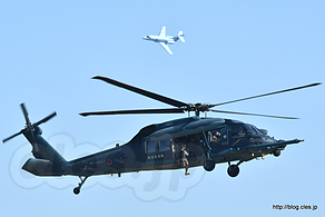 UH-60J（98-4588）とU-125A（92-3026） - テンションが高いチヌークと救難隊の救難展示（入間基地航空祭 2018）