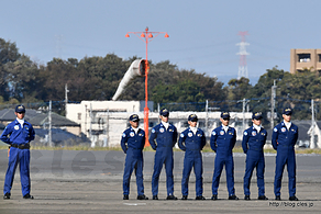 パイロット整列 - 入間のブルーインパルスは中断されやすい？（入間基地航空祭 2018）