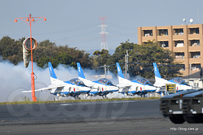 離陸前のスモークチェック - 入間のブルーインパルスは中断されやすい？（入間基地航空祭 2018）