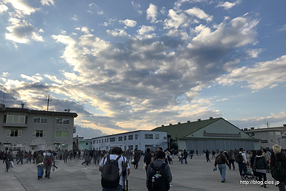 午後は雲が多く・・・ - 入間基地航空祭 2018 にいってきた