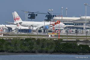 UH-60J - 那覇空港の展望デッキから見える空自機