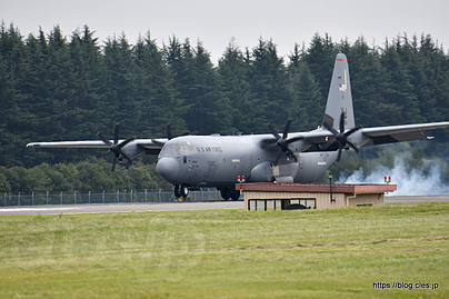 C-130J（YJ 08-8604）着陸 - 飛行展示いろいろ（横田基地日米友好祭2019）