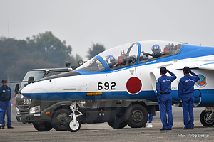 1番機（26-5692）タクシーアウト - ちょっと地味なブルーインパルス（入間基地航空祭 2019）