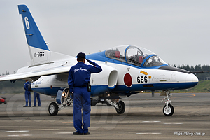 6番機（16-5666）タクシーアウト - ちょっと地味なブルーインパルス（入間基地航空祭 2019）