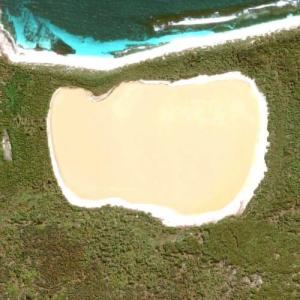 Lake Hillier (Google Maps)