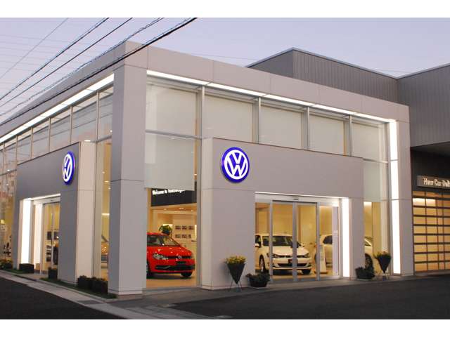 すぐ近くに、新車販売店舗もございます☆