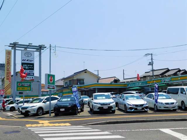 宮島街道沿にございます。認定中古車・赤い鳥が目印です！