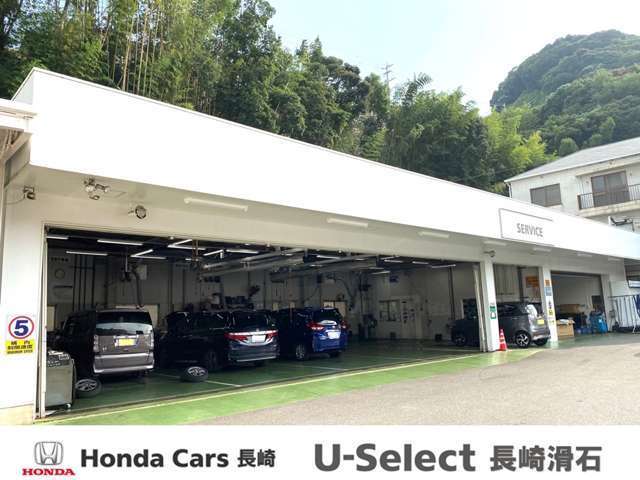 整備工場も完備。ご購入後の点検整備、車検など幅広く当店にお任せ下さい