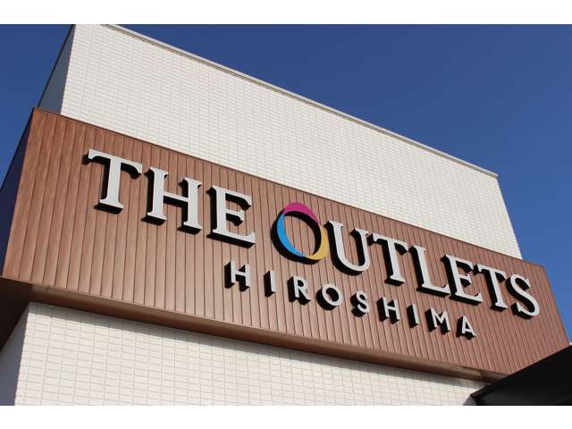 THE OUTLETS HIROSHIMA内にございます。山陽道五日市インターから約10分です。