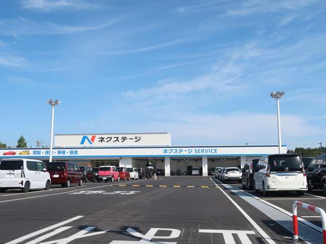 大型の店舗では、お車のご検討から、買取・修理・車検・保険まで幅広くお任せいただけます。