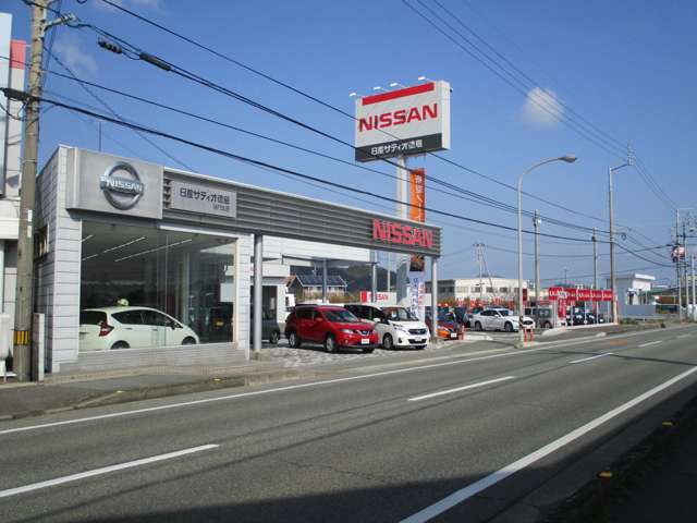 日産のお店では、クルマとの出会いを心からエンジョイできる空間と時間をご用意します。ぜひお気軽にお立ち寄りください。