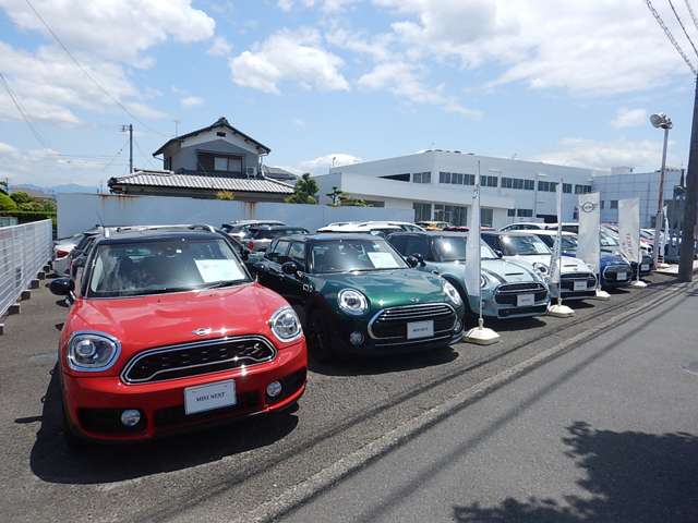 細部まで点検したMINI認定中古車が新しいオーナーを待っています