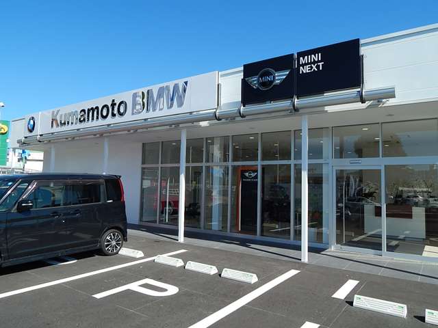 国道57号線沿いのＢＭＷとＭＩＮＩの看板が目印です！