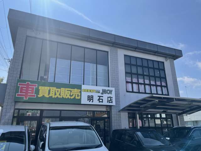 昨日まで乗られていた買取車が販売車のメインです。車種は外国車、国産などトラックまで高価買取、格安販売を致しております。