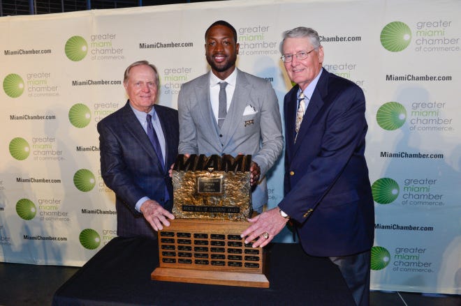 Woody Woodward (r), Dwyane Wade (c) and Jack Nicklaus at the Greater Miami Sports Hall of Champions.