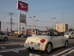 常時１００台以上の展示車両からお気に入りの一台をお探しください。