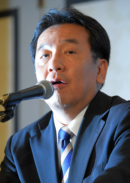 記者会見で新党結成を発表し、質問に答える民進党の枝野幸男代表代行＝東京都内のホテルで２０１７年１０月２日、手塚耕一郎撮影