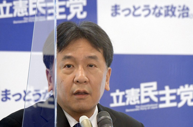 アクリル板越しに記者会見する立憲民主党の枝野幸男代表＝衆院第2議員会館で2020年5月29日午後2時5分、竹内幹撮影