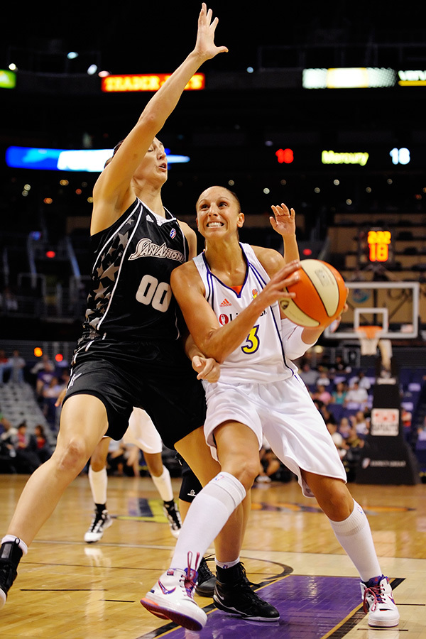 Diana Taurasi lead the Phoenix Mercury to a 95-83 win over the San Antonio Silver Stars in Phoenix, AZ on August 13, 2009