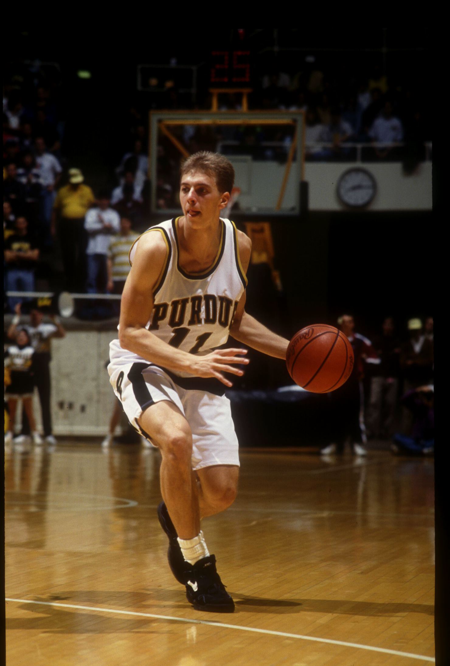 12 JAN 1994: PURDUE BOILERMAKERS GUARD MATT WADDELL PREPARES TO SET UP THE OFFENSE DURING A BIG-10