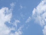 青空：写真と本文は関係ありません