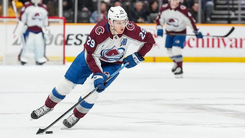 WATCH: Playbook - MacKinnon's skating ability